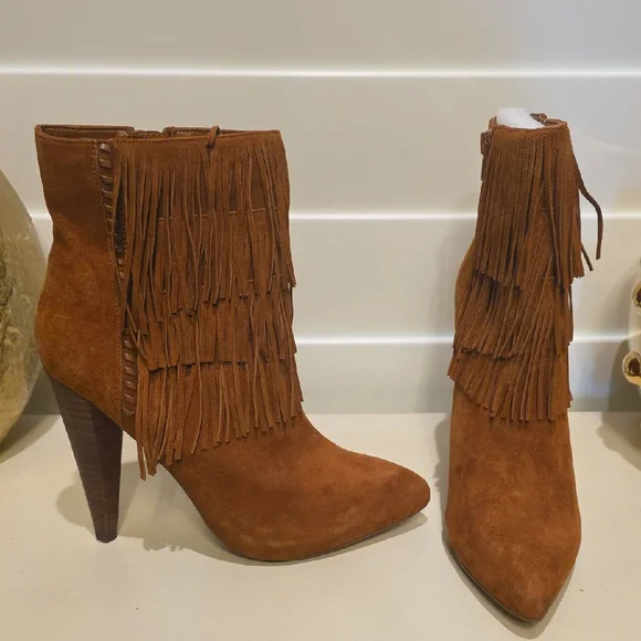 New Steve Madden Tan Fringe Heeled Boots - Picture 1 of 1